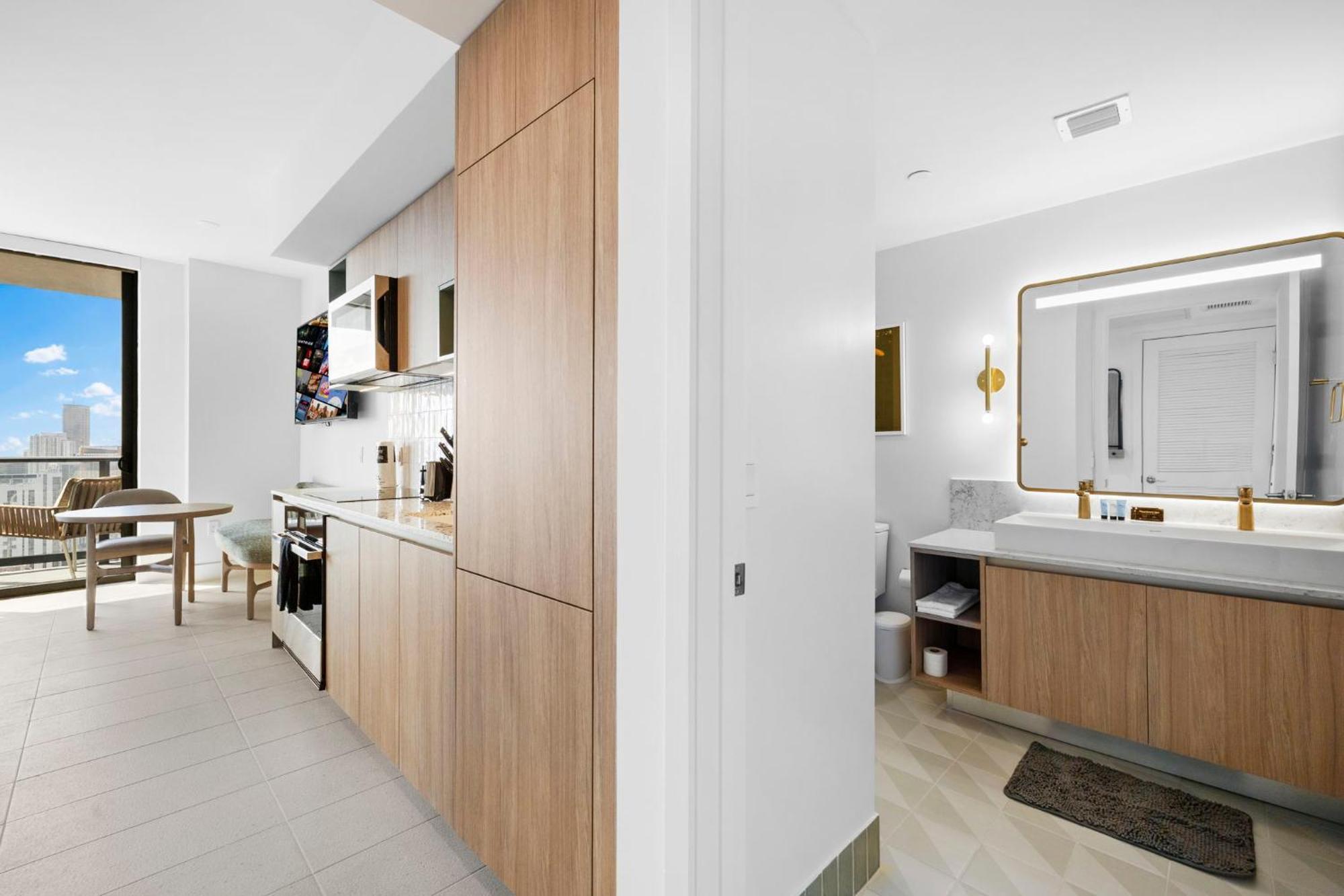 Luxury On 47th! Floor In Downtown Apartment