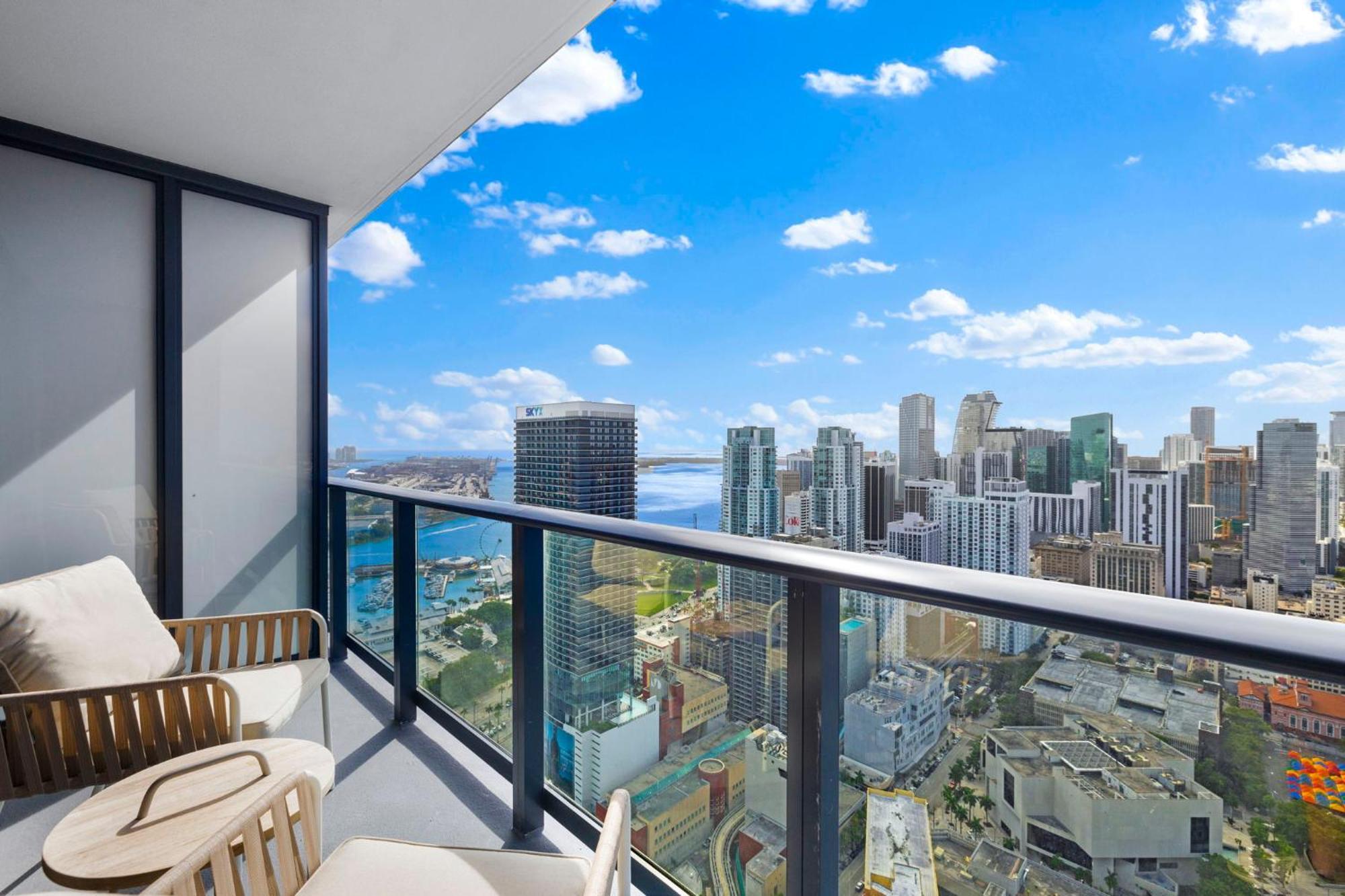 Luxury On 47th! Floor In Downtown Apartamento